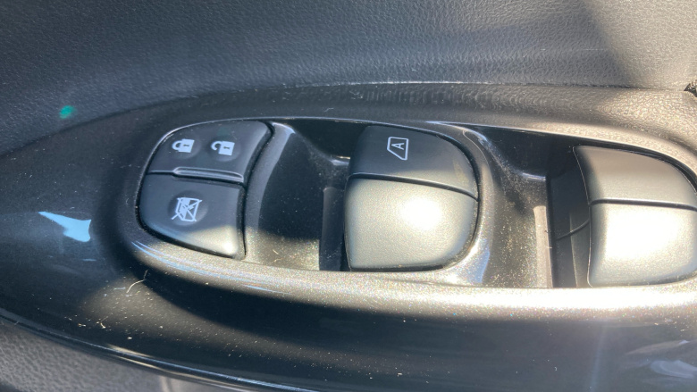 Nissan Juke 1.5 dCi N-Connecta 5dr Diesel Hatchback